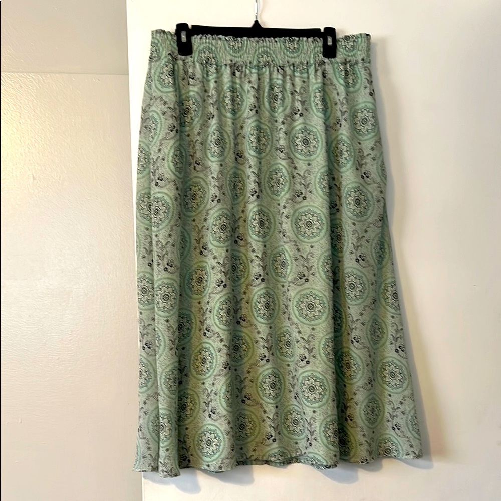 Elegant Green Patterned LOFT Maxi Skirt